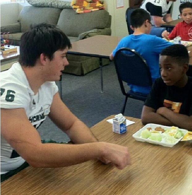 larsten76's tweet image. #TBT when the OLine was inspiring the youth of Sacramento #StingersUp @SacSTATEMENT @sacstate @drshawna #SacStatement