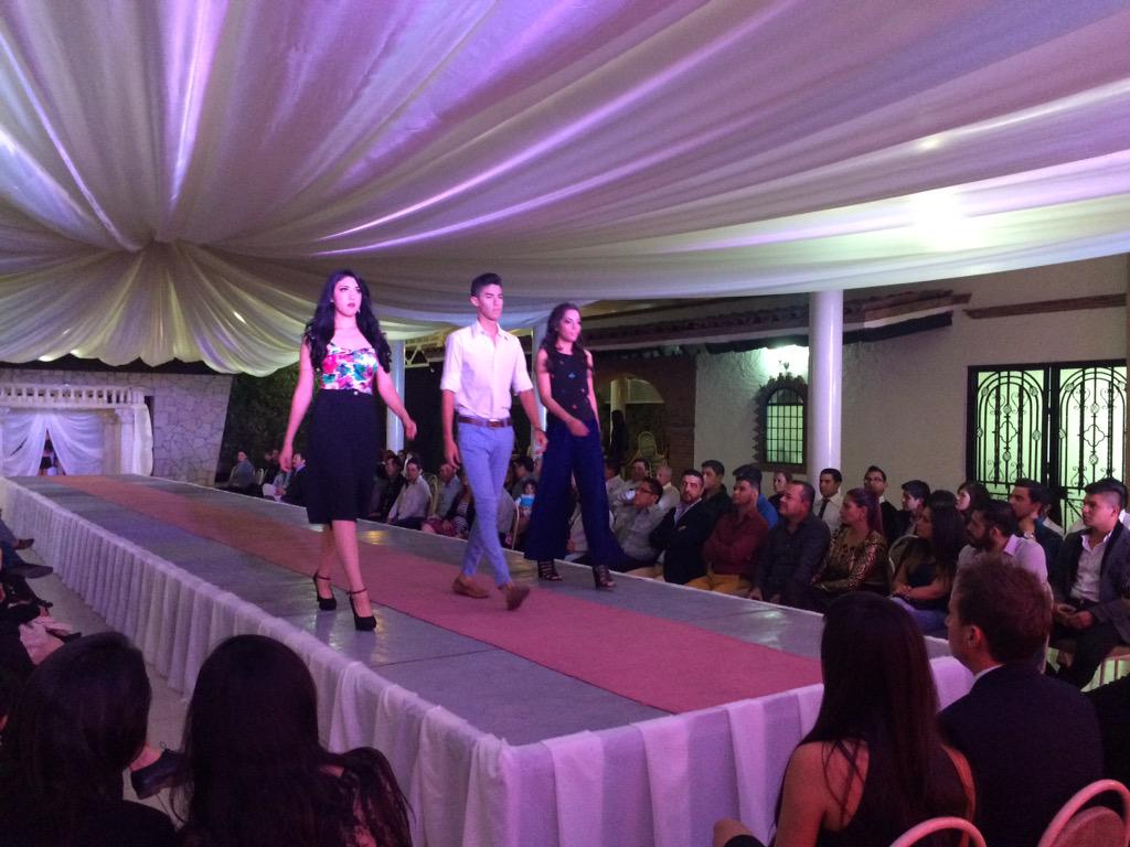 lorenzoschavez's tweet photo. Cerrando el día con el desfile de modas #TrendyModels
#Moroleón
#VamosConTodo http://t.co/fusNRuGLs7