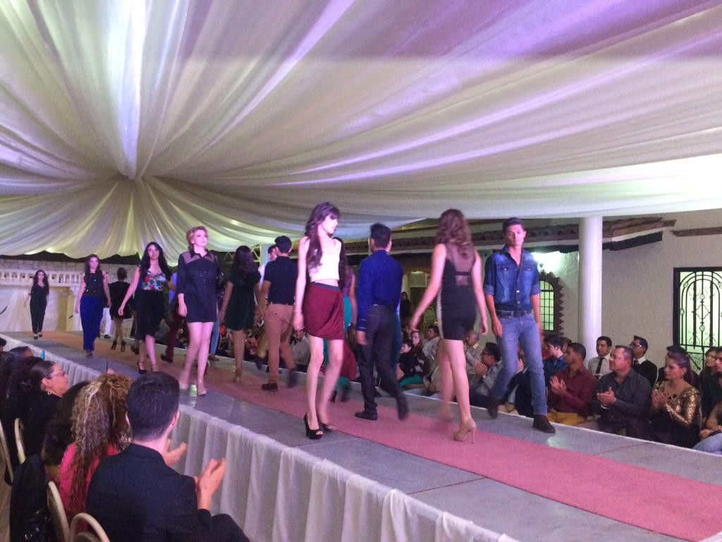 lorenzoschavez's tweet photo. Cerrando el día con el desfile de modas #TrendyModels
#Moroleón
#VamosConTodo http://t.co/fusNRuGLs7