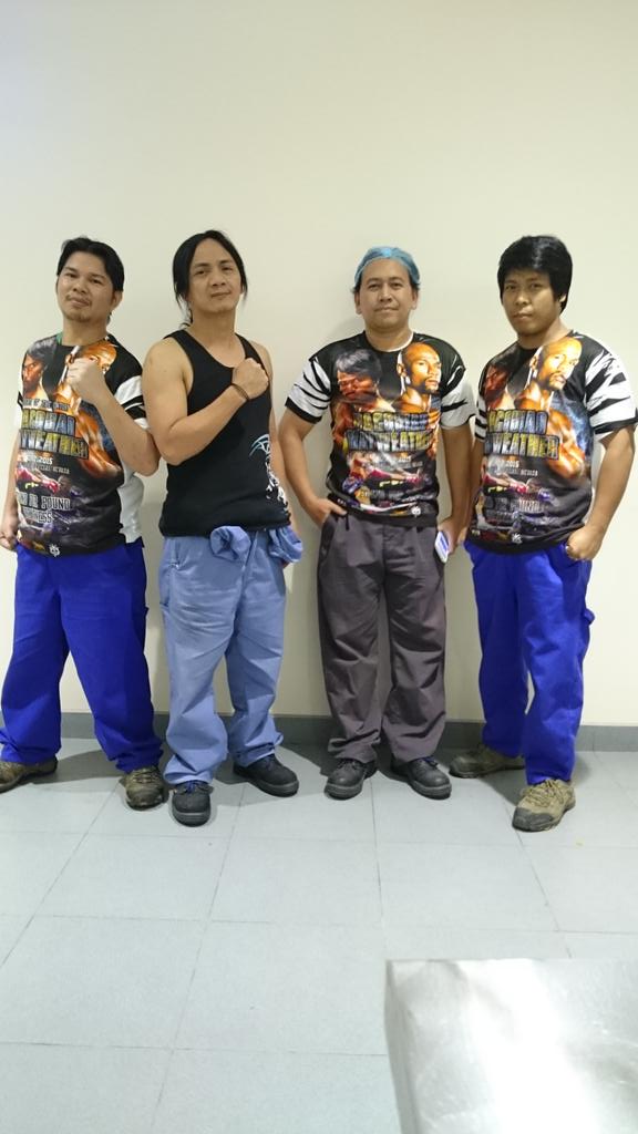 velardejeff's tweet photo. We are OFW here in Riyadh support @MannyPacquiao 

Isang Bayan para kay PacMan!

#OneForPacman http://t.co/XNfyiMY7D1