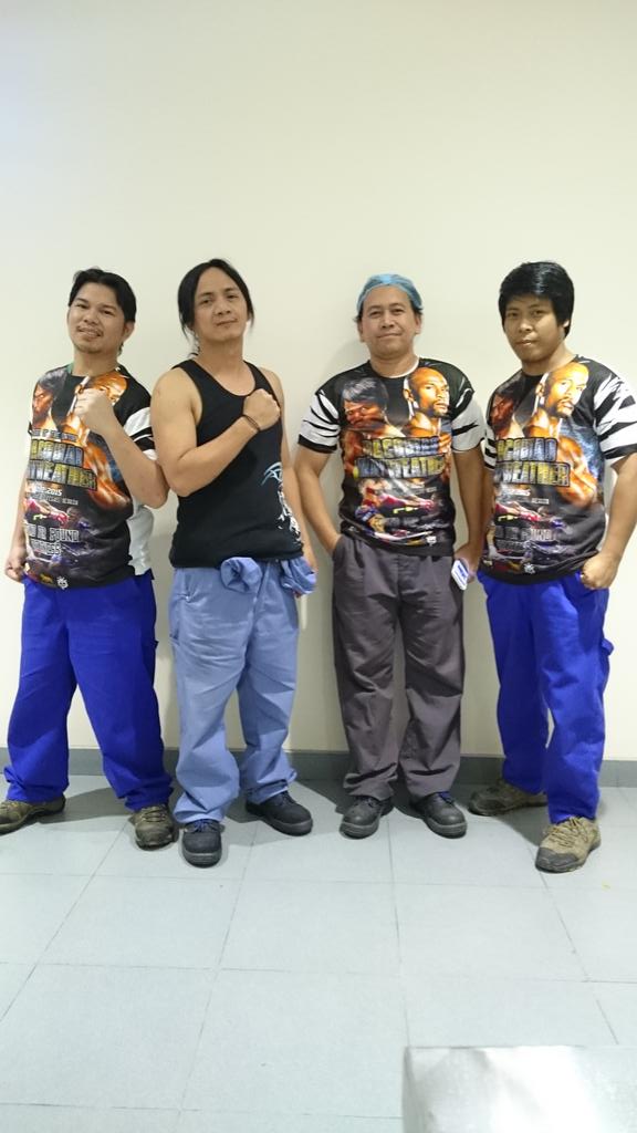 velardejeff's tweet photo. We are OFW here in Riyadh support @MannyPacquiao 

Isang Bayan para kay PacMan!

#OneForPacman http://t.co/XNfyiMY7D1