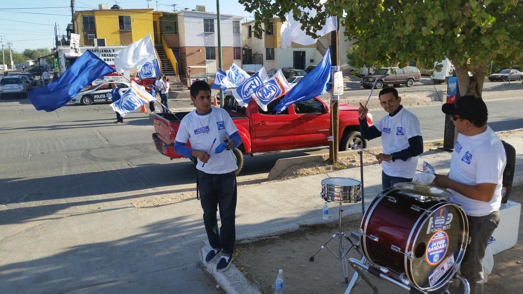 MLopezMasc's tweet photo. #CampañaPermanenteJGM Echandole Ganas En La Nuevo Hillo #CalcaTrasCalca @JavierGandaraM @GildardoReal @MMorenoWard http://t.co/uCciXSN35p