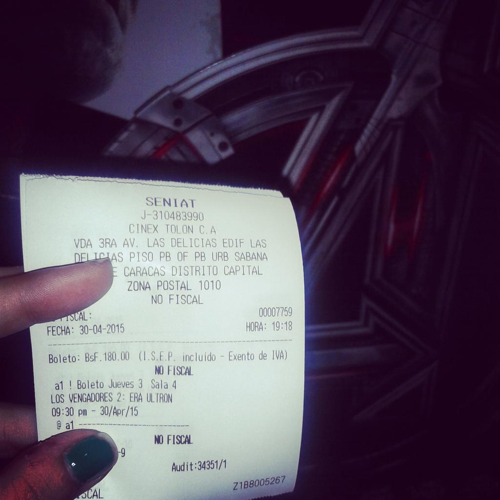 Ariana_twilight's tweet photo. At the movies with @kisbel_poleo @oriana_paez @Yajis1510 @rodlyas #AvengersAgeOfUltron yeahhh finally \o/ http://t.co/5sFBeqOAQf