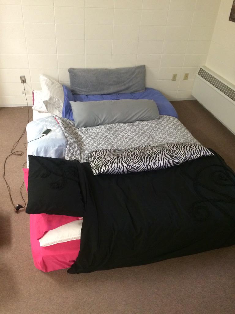 anna_loomis's tweet photo. Final slumber party in the nasty B21 living room 💕 http://t.co/7c9cllxm0B