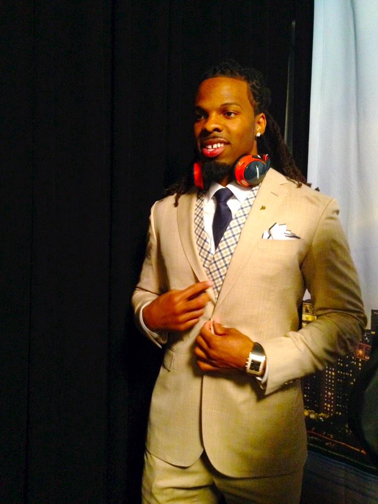 mrkevinwhite's tweet photo. Let's go Chi-Town! Already got the @Bose headphones to match the uniform. #HatHugHeadphones http://t.co/oyl1pKRkkK
