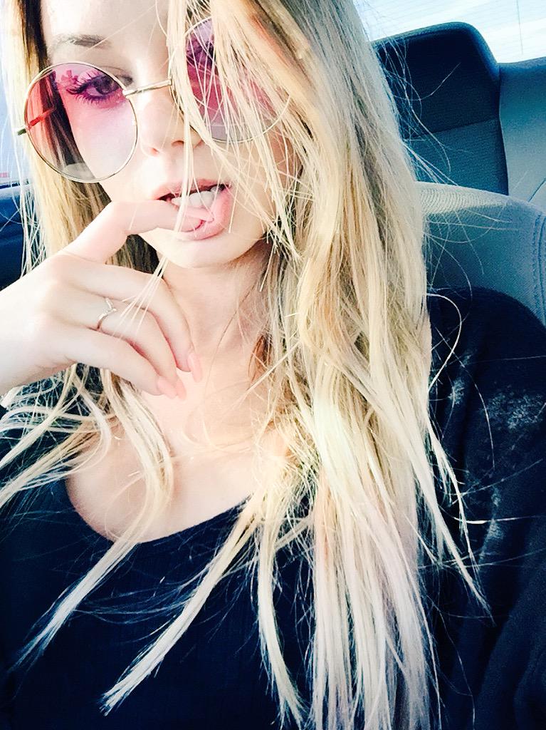 Courtneeymt's tweet photo. Cotton candy kisses 🍭 http://t.co/29RMGHjMWh