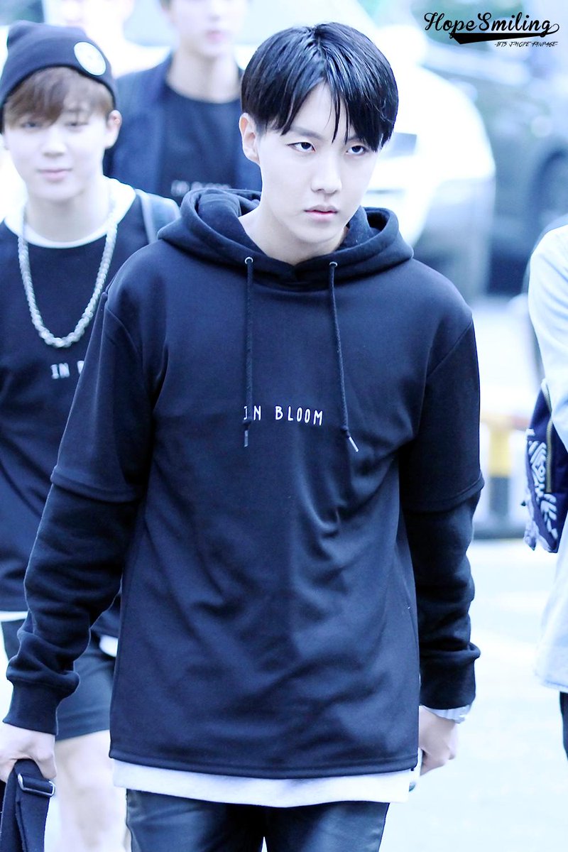 HopeSmiling0218's tweet photo. 150501 뮤뱅출근 UPDATE 4P ▷ http://t.co/dqrMvikCwZ 컴백대박!웃음 짱!옆모습도 짱ㅠ #방탄소년단 #호석 #제이홉 @BTS_twt http://t.co/Ejpz0E3geA