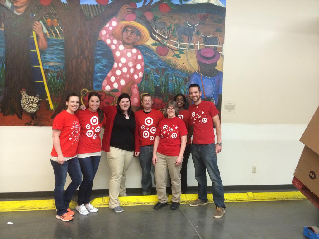 #T1868 giving back at the #OregonFoodBank! Love this team and this company! #BestTeamEver