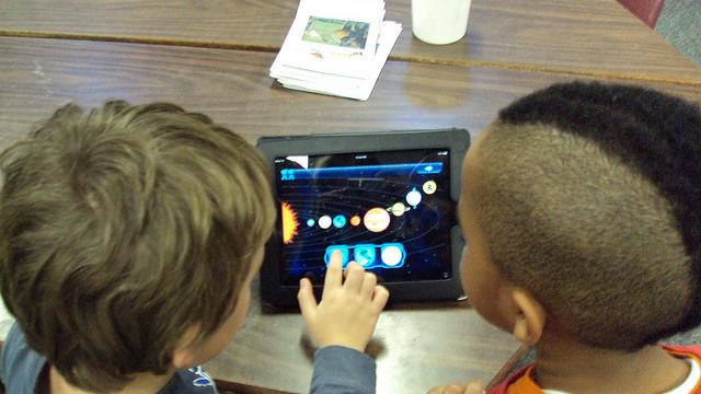 MindShiftKQED's tweet photo. Screen Time That’s Valuable For Young Kids http://t.co/FUvRDo5IoF  #edchat #ptchat #edtech http://t.co/q6IT0jkmk2