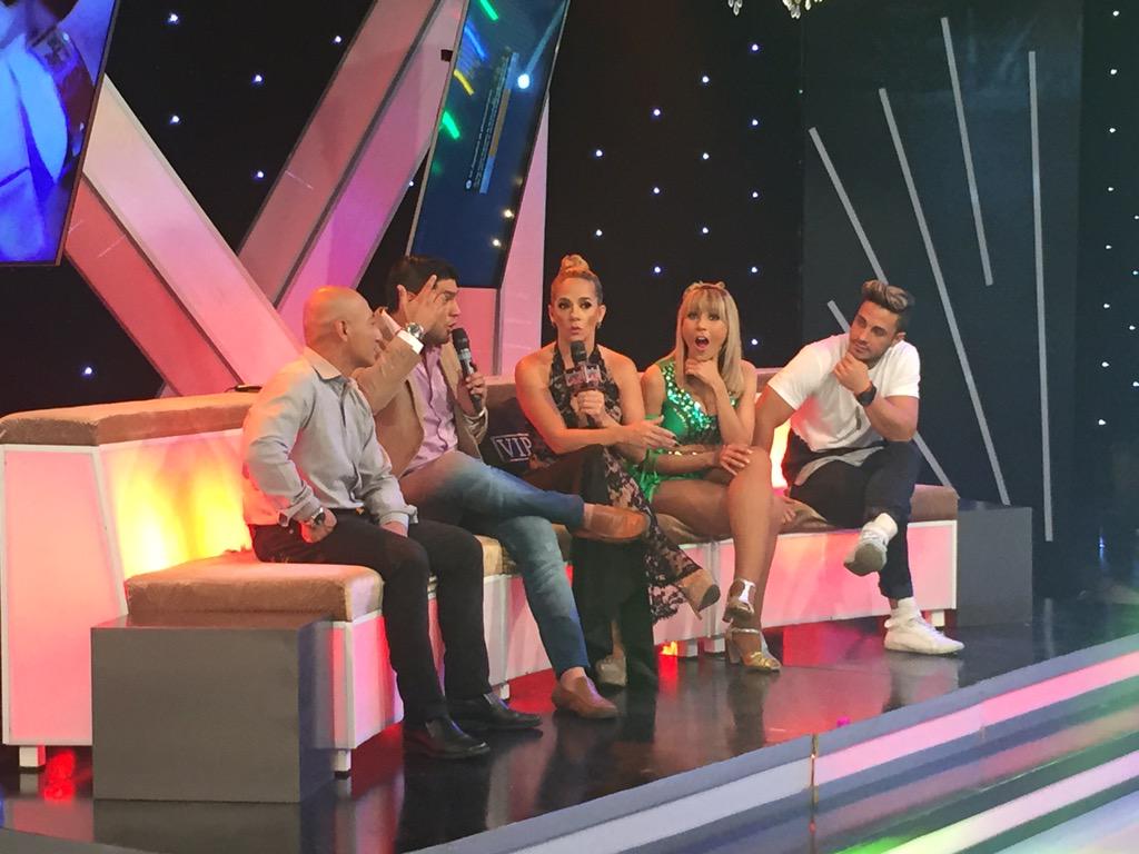 tcsoyelmejor's tweet photo. ¿@JonathanVIPTC quiere robar cámaras? @EmilioPinargote contra ataca en esta noche de #FelizConLosVIP. ¡Míralo ahora! http://t.co/kSeUyYa3lW