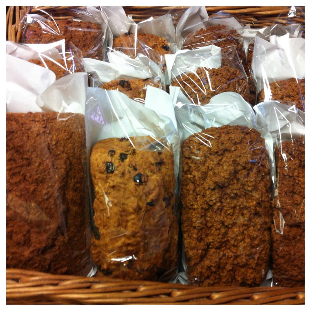 bradleys_offlic's tweet image. Fresh for the long weekend, from June Kingston’s kitchen Skibbereen #FreshFromWestCorkAtBradleys #oatbread #sodabread