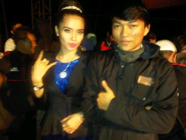 haryaka's tweet photo. Bersama @YusniaZ http://t.co/yBQetsDUtW