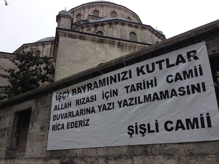 odatv's tweet photo. 10:51 Şişli Camisi'nden rica pankartı http://t.co/4ZgduelV2c http://t.co/tfVLIhOmvr