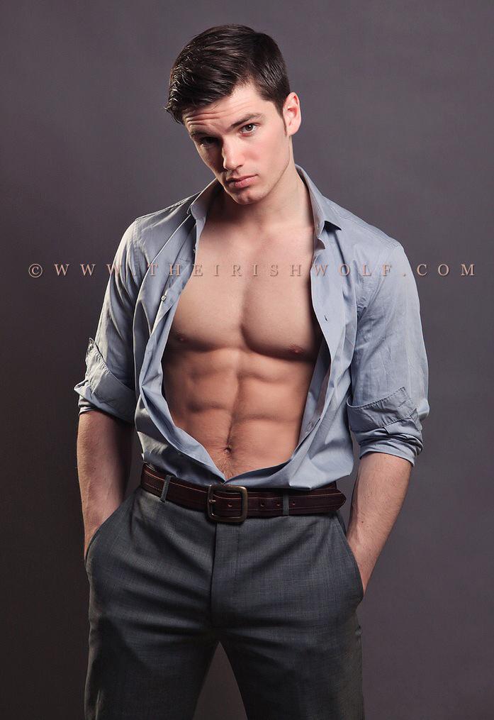 CD59EW0WgAArswx.jpg:large