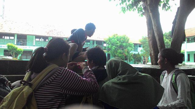 SatamBasket's tweet photo. SPA(R)TAN edisi curhat nih...sehabis latihan langsung pada curhat http://t.co/KQeQjTZVIY