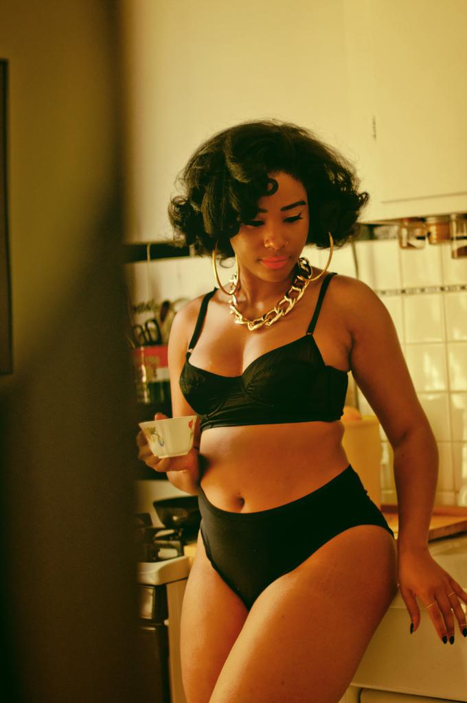 BlackGirlsWinni's tweet image. Those curves 😍😍😍😩🔥🔥