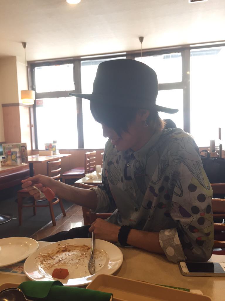 a_determine's tweet photo. 人参と戦う大澤さん http://t.co/l7eeCDndhO