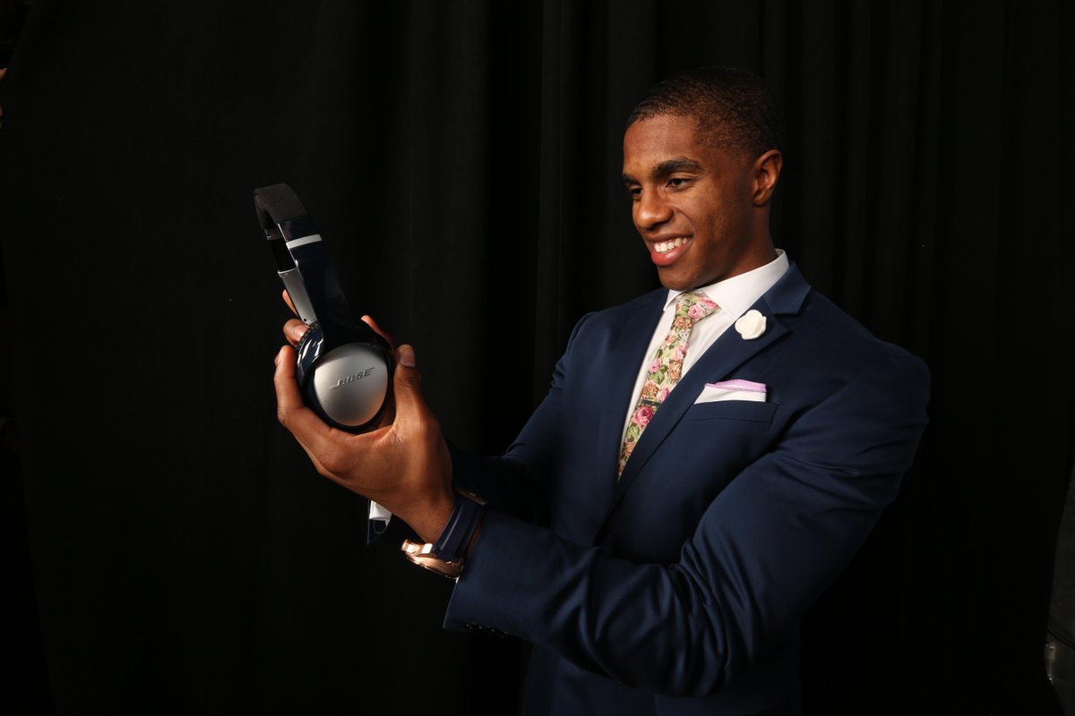 SportsCenter's tweet image. Cowboys took former UConn CB Byron Jones. Jones is 1st Huskies defensive player picked in 1st RD. #DALpick w/ @Bose.