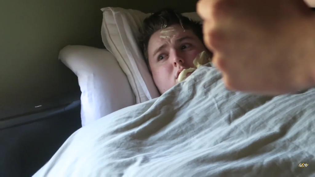 ForeverOnUtube's tweet photo. Straub's face!!!! 😂😂😂 http://t.co/h9BX82hvJH