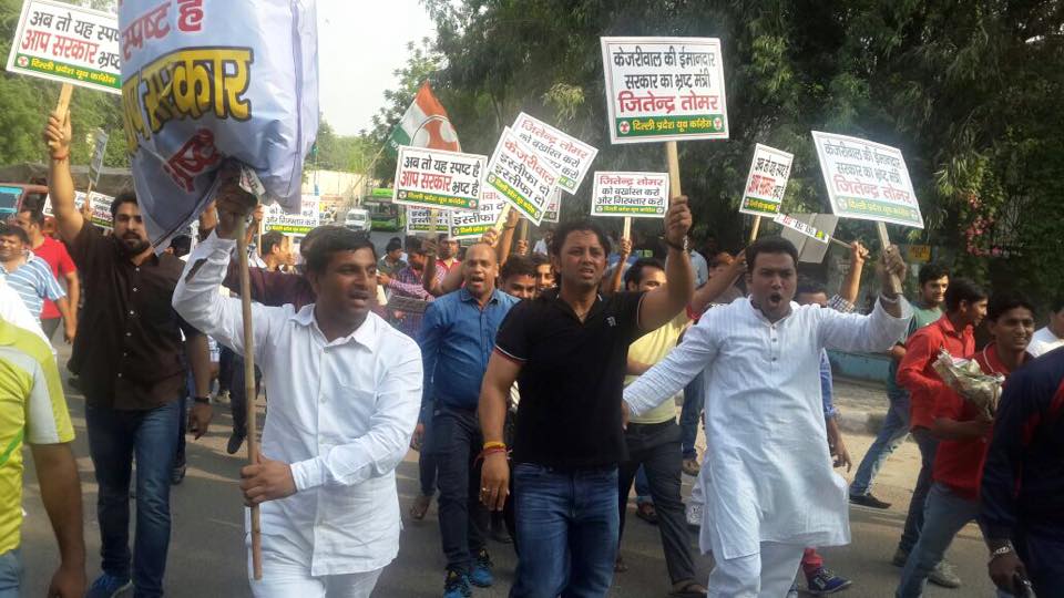 rajeshsharmaco2's tweet image. Protest against AAP Govt..