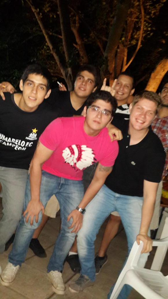 Galacticas_'s tweet photo. Compartiendo con la familia @FumareloFC  los campeones del gran torneo!! Las galacticas bancando una vez mas 😁😂😲 http://t.co/Jvo9dKkBSN
