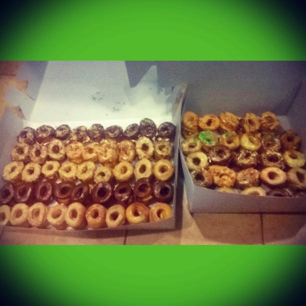 poweredsugar's tweet photo. #cronut #cronuts #smores #pbandj #chocolate #maple #maplebacon #bacon #mojito #frieddough #deepfried #nomnomnom http://t.co/O5hQzFBQrI