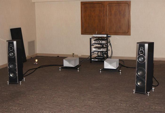 EnKlein's tweet photo. EnKlein/Thrax/Polymer Audio room at #AudioCon.
Comments from @AVShowrooms on the room: http://t.co/HICXH4lObi http://t.co/zwDpthcOc4