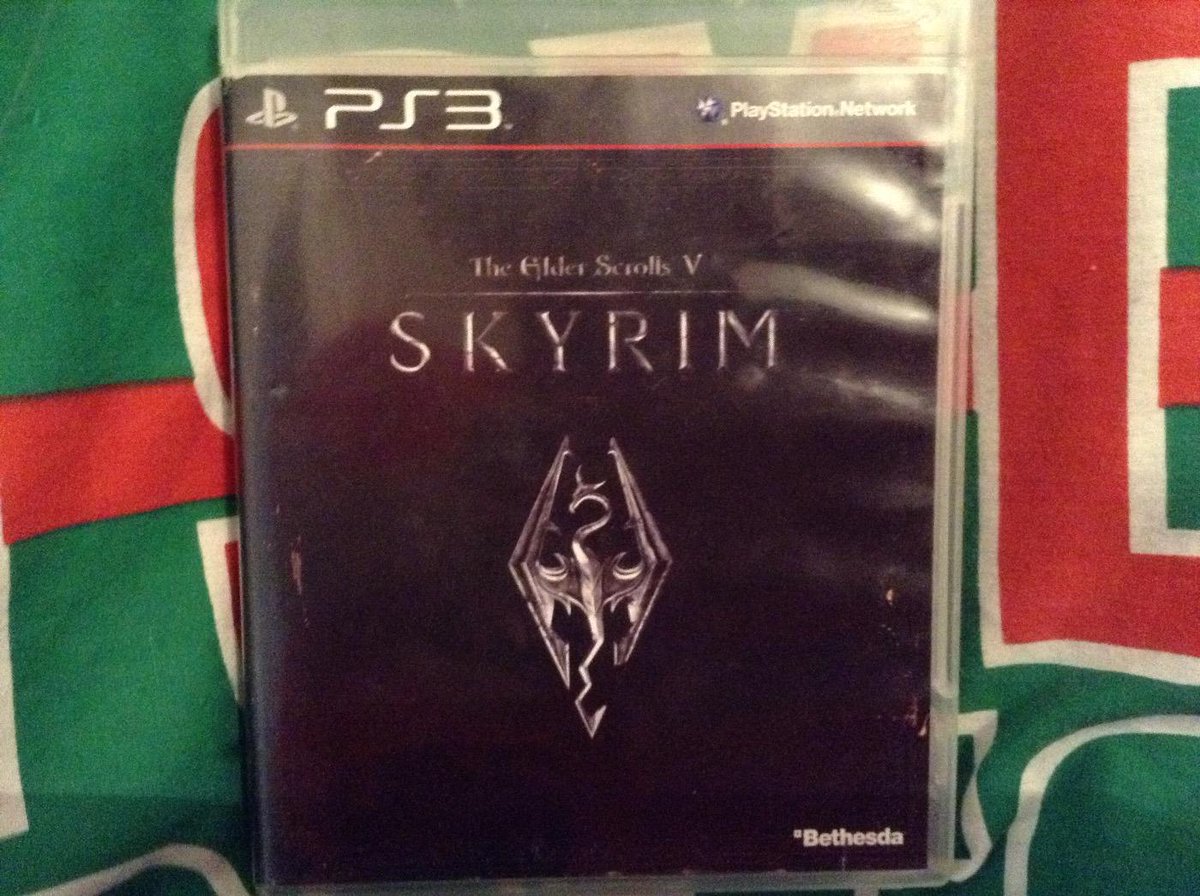 Gamer_Rob1's tweet image. Yay just got Skyrim and it's awesome😜