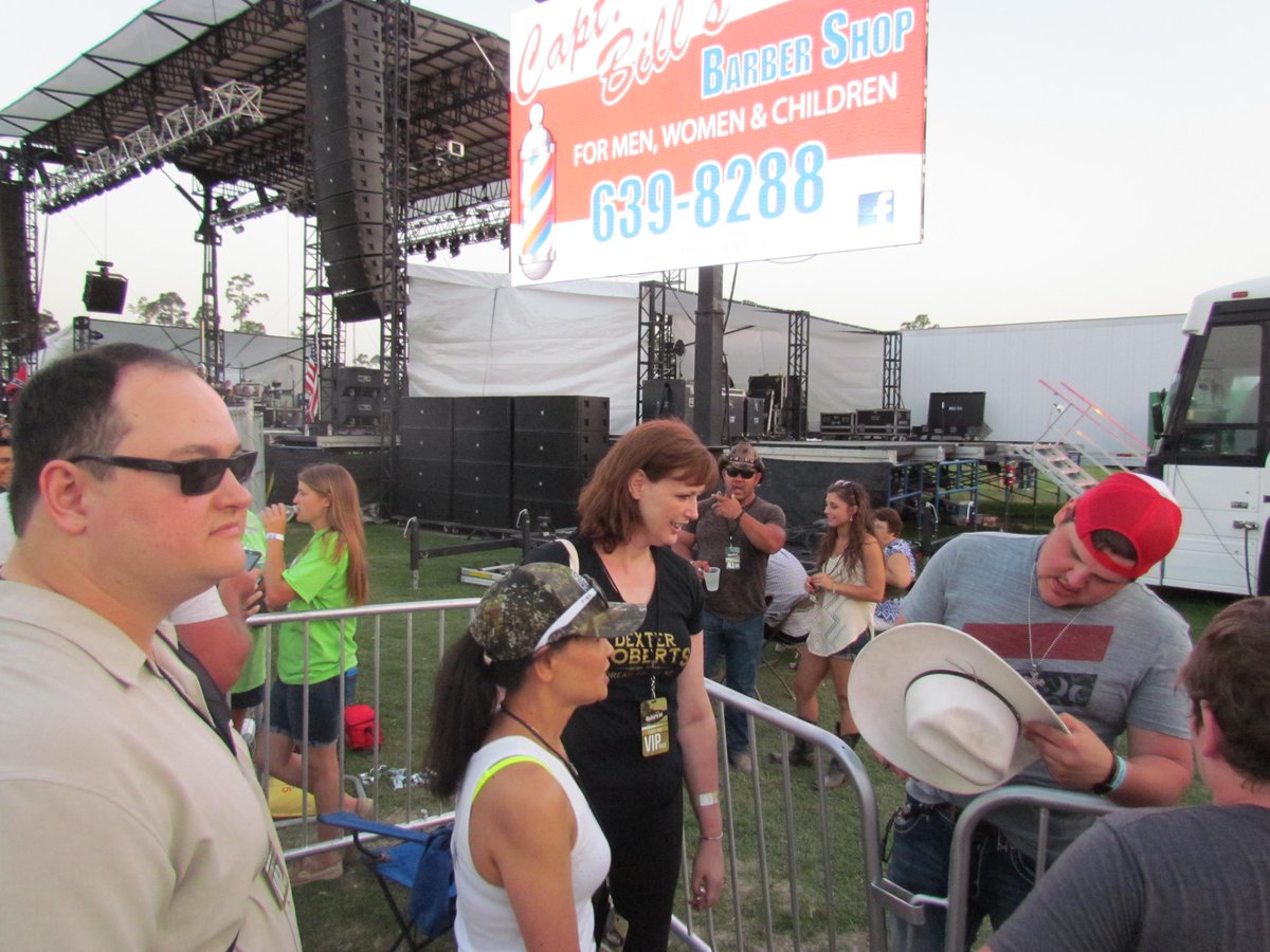 mariner4f's tweet photo. @AristoPR @CountryNews4U @TheIcemanBCR Great songs/concert @ImDexterRoberts @CountryLifeMF #newmusicalert #DexterFans http://t.co/3xpVvLwb5L