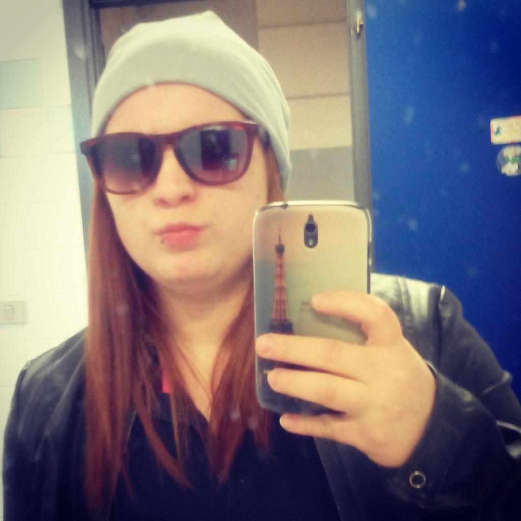 SamiraGerarda's tweet photo. #niggastyle #niggafriends #fashionblogger #soloperpasssione #hat #RedHair #rayban #giaccadipelle #huaweiascendg610 http://t.co/RL1V4iuCwi