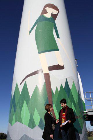 MaryAnneThomas's tweet photo. Great to visit @hepburnwind today. Labor supports communities in control of their energy futures #springst http://t.co/bTE9hX2prd