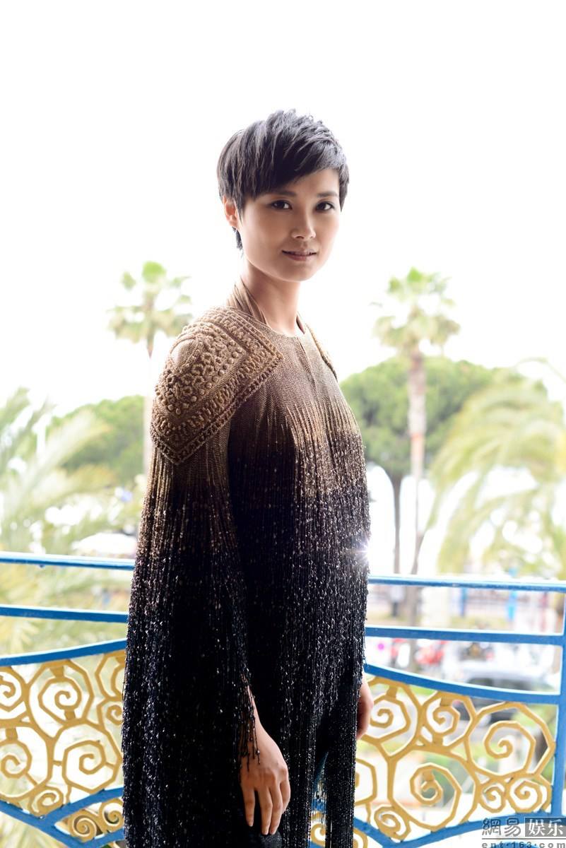 LiYuchun_Studio's tweet photo. 【Li Yuchun x Givenchy】 2012F/W Couture by Riccardo Tisci–Cannes Film Festival Premiere.#MetBall #ChrisLeeMetBall2015 http://t.co/KSLbNOSfE2