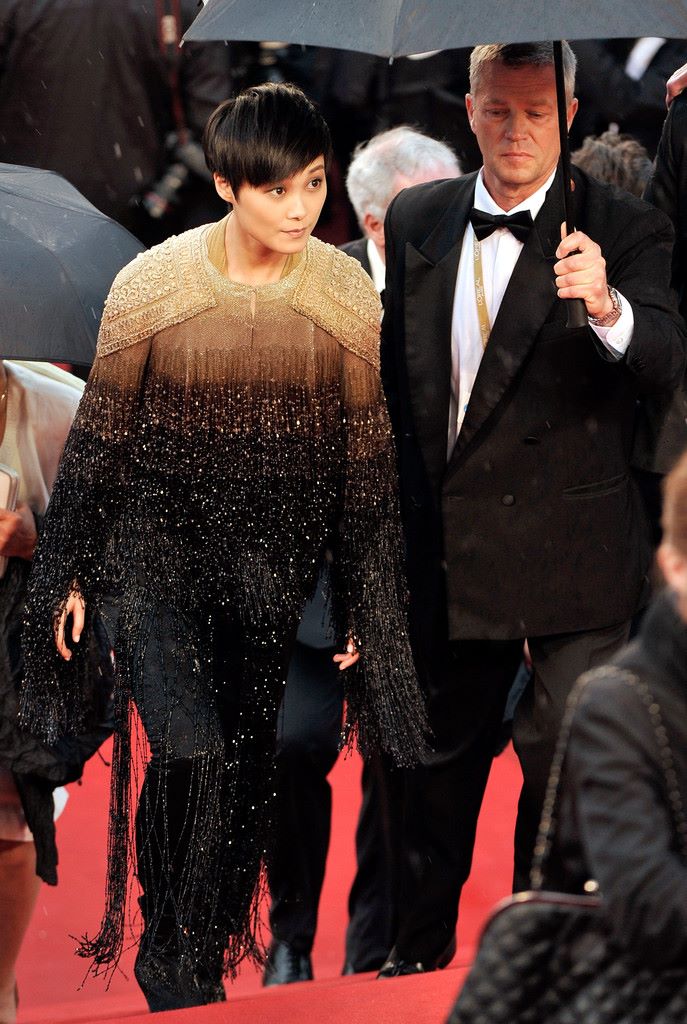 LiYuchun_Studio's tweet photo. 【Li Yuchun x Givenchy】 2012F/W Couture by Riccardo Tisci–Cannes Film Festival Premiere.#MetBall #ChrisLeeMetBall2015 http://t.co/0dCMTLMkId