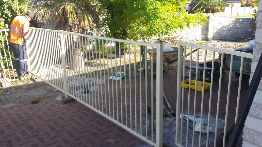 fostersfencing's tweet photo. Pool #fencing by @fostersfencing ​ #Perth with single #gates http://t.co/O71ey7USR1