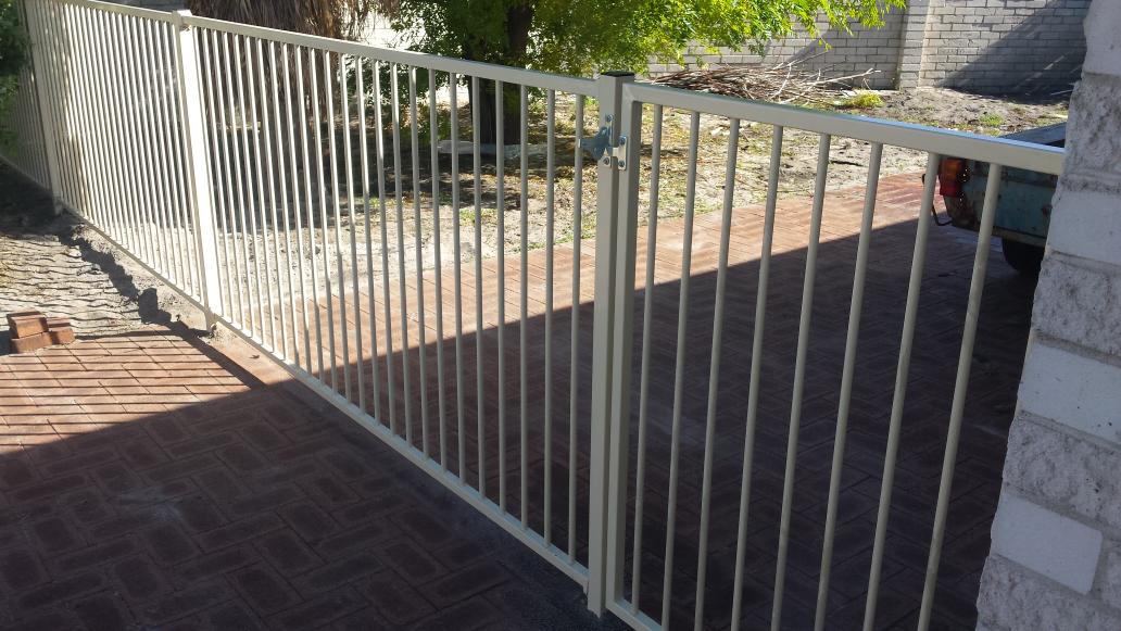 fostersfencing's tweet photo. Pool #fencing by @fostersfencing ​ #Perth with single #gates http://t.co/O71ey7USR1