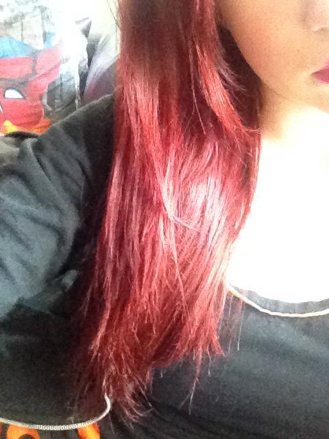 KusMelody's tweet photo. Mijn haar is stijl en niet pluizig 😍 #keratine #loveit voor en na! http://t.co/2EqljmmFSM