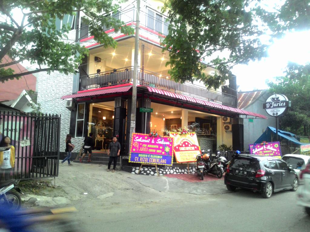 Djuriescoffee's tweet photo. kita sudah opening yah.. buat para pecinta kopi dan anak nongkrong, wajib ke sini.. 😁 http://t.co/EgPB5YlK1q