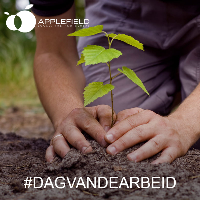 Vandaag planten we een paar nieuwe appelbomen #dagvandearbeid <a href="/applefieldtv/">Applefield Televisie</a> #applefieldtv