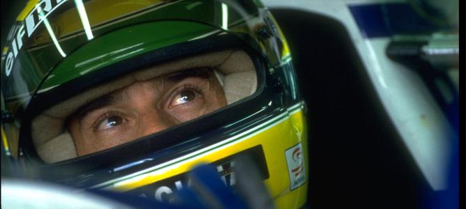 f1aldia's tweet photo. Especial Ayrton Senna: Recordamos al piloto brasileño en el 21º aniversario de su muerte: http://t.co/RFAezjCuXY  #F1 http://t.co/8Ttp645B5e