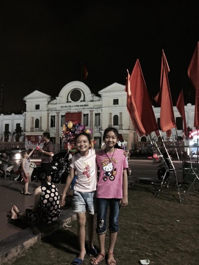 HinH9's tweet photo. Hậu của 30/4 no nê xong là  đi ra công viên chơi hóng gió cho mát😇😇😇😇😇😇 http://t.co/9pCg1Vk13B