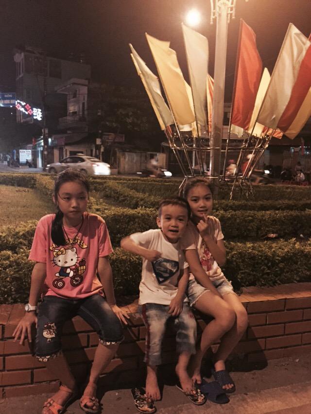 HinH9's tweet photo. Hậu của 30/4 no nê xong là  đi ra công viên chơi hóng gió cho mát😇😇😇😇😇😇 http://t.co/9pCg1Vk13B