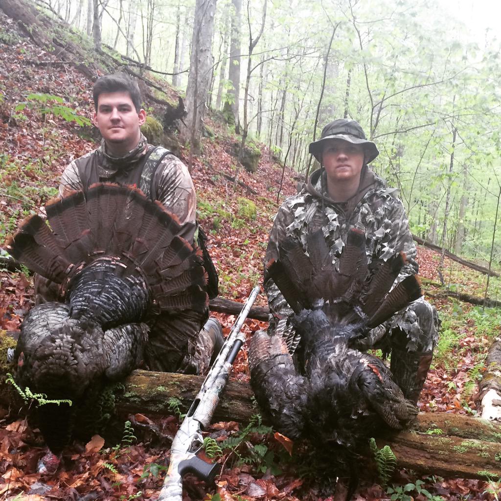 WVdeerHunters's tweet photo. Two States, two doubles. @AverageHunter @Rockymtnx @hevishot #WV #KY #Benelli #HeviShot http://t.co/Mj4Nr9WnAD