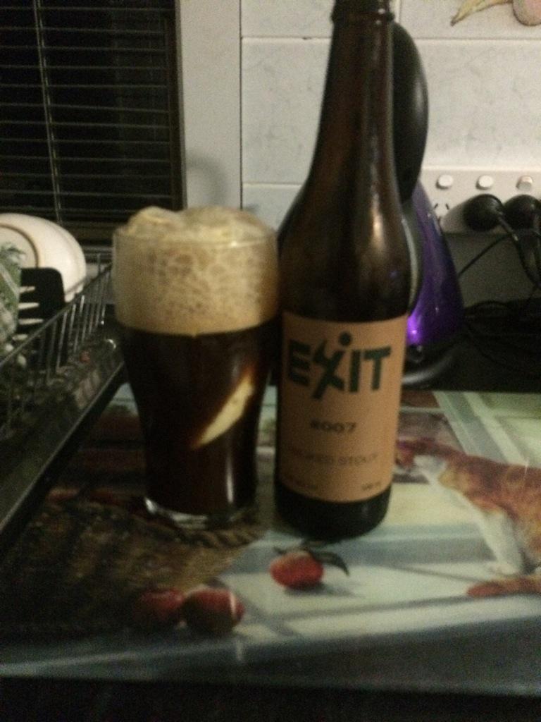 MatthewBeggs's tweet photo. My #stoutfloatnight entry. @ExitBrewing #007 and butterscotch and gingerbread ice cream. Brilliant http://t.co/RGQG0Fh9LD