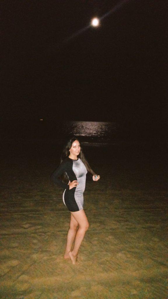 salimafabregat's tweet photo. El puerto Cádiz # playanoche # luna  #decopeo http://t.co/WdLGcid7A7