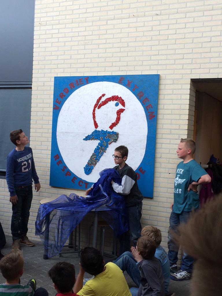 Ter afsluiting van het thema over de Tweede Wereldoorlog is het nieuwe monument onthuld door groep 8.