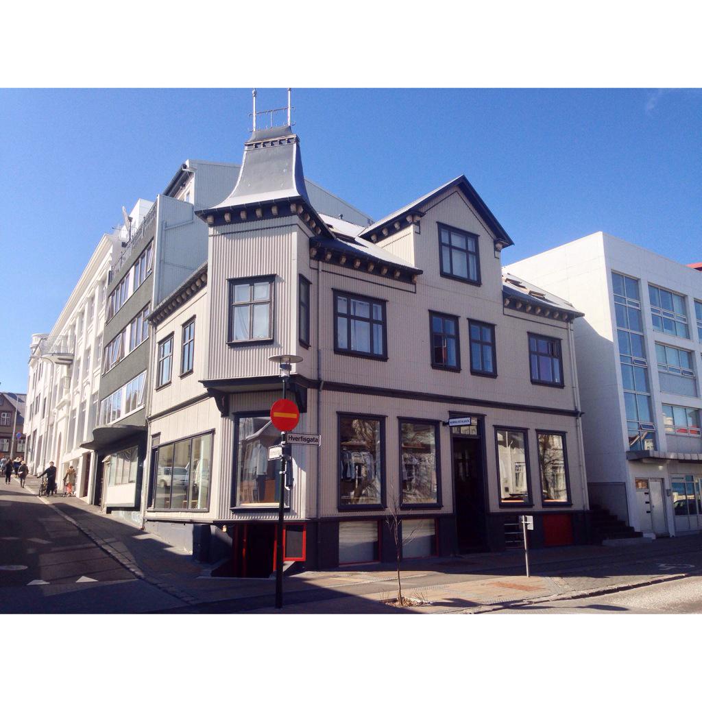 HurraReykjavik's tweet photo. OPIÐ Í DAG 11:00-19:00.
-20% AFSLÁTTUR AF ÖLLUM VÖRUM.
SJÁUMST Í MIÐBÆNUM☀ http://t.co/cHNCcZWe6M