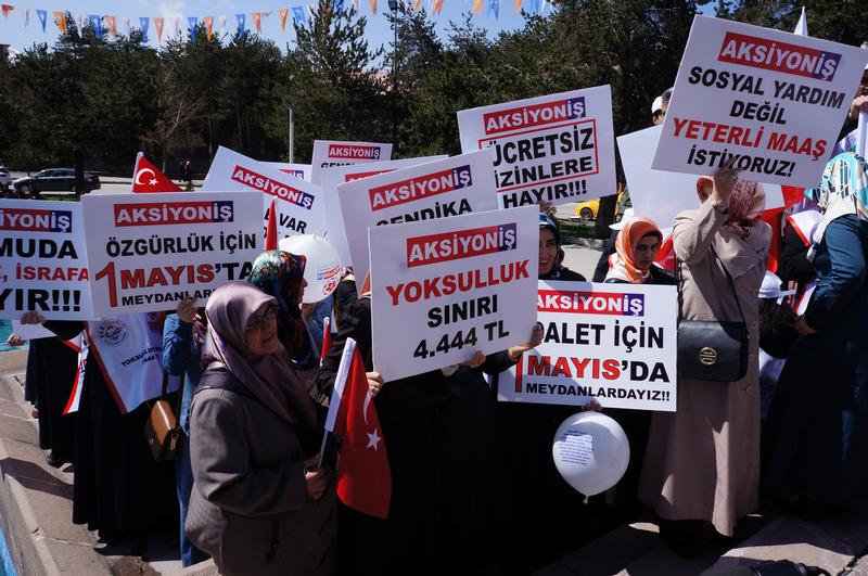 sendikahaber's tweet photo. Aksiyon İş ve Cihan Sen'den Ankara’da 1 Mayıs Şenliği http://t.co/8sKpyrDx7k @Aksiyonisci @Cihankon http://t.co/xurkNg7ABX