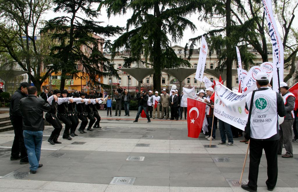 aktifegitim61's tweet photo. Trabzon @Aktifegitimcler olarak 1 mayıs ta meydandaydık. http://t.co/sFA1j0MUSf