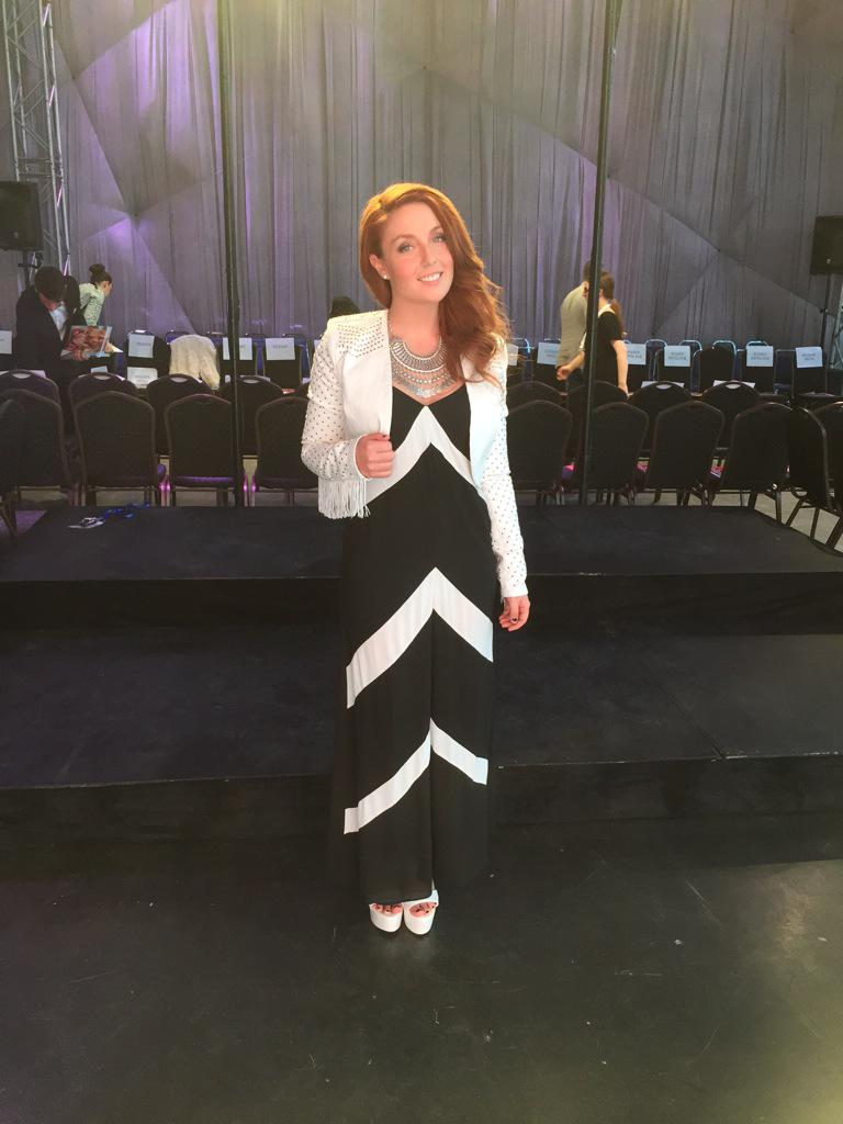 FashionRedFox's tweet photo. | Hier soir au @festivalqcmode | #Host #WebTele #ExpozeTv #FQM @guess @CharlotteRusse http://t.co/NPYnWNegUt