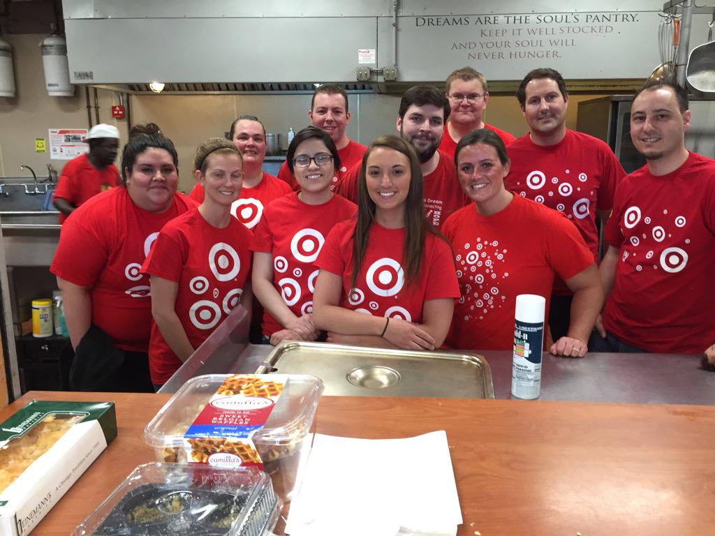 Dhuss5434's tweet photo. Rise and shine #G192givesback T0929, T2028 and the group team @ daybreak homeless shelter #R100Dos http://t.co/hhMnkwjYDv